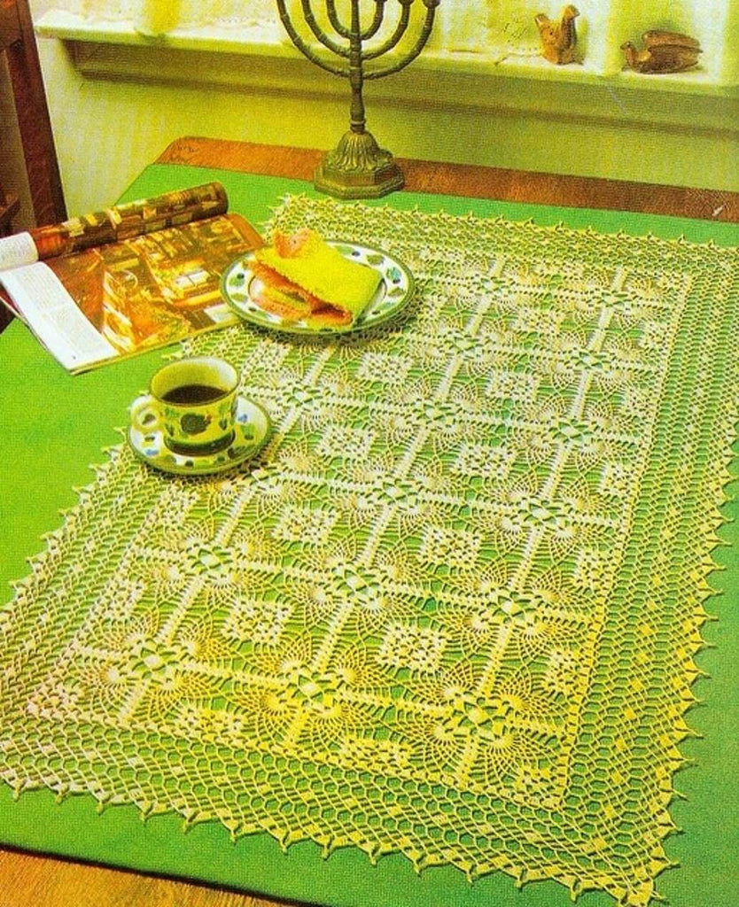 Pineapple square motifs crochet table runner pattern