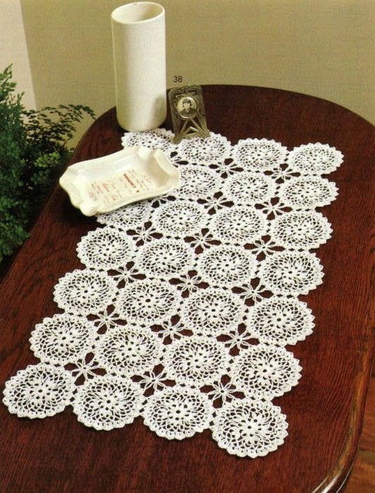Round motifs crochet doily free pattern